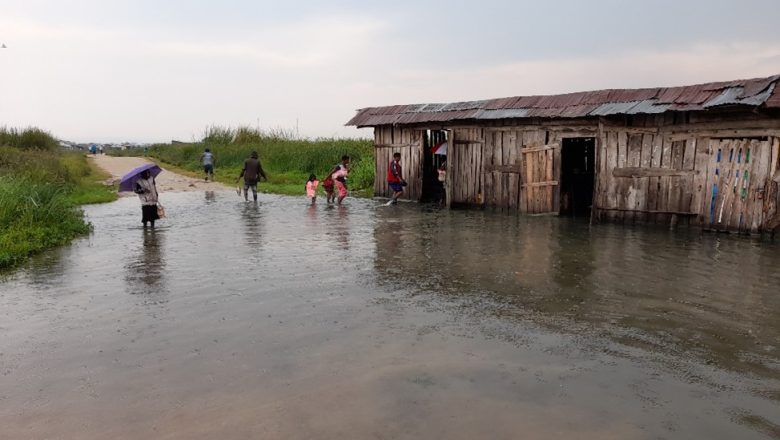 Rising water level threatens lives at Rwenshama landing site.
